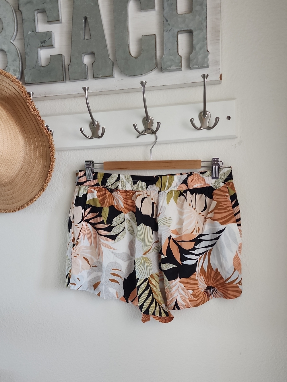 Volcom Women's Tropical Leaf Print Elastic Waist Shorts - White, Black, Peach